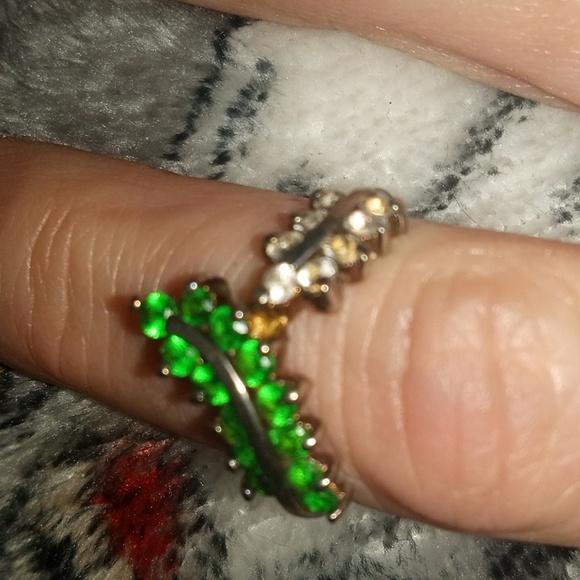 Vintage Emerald Sterling Silver Ring - Picture 2 of 8